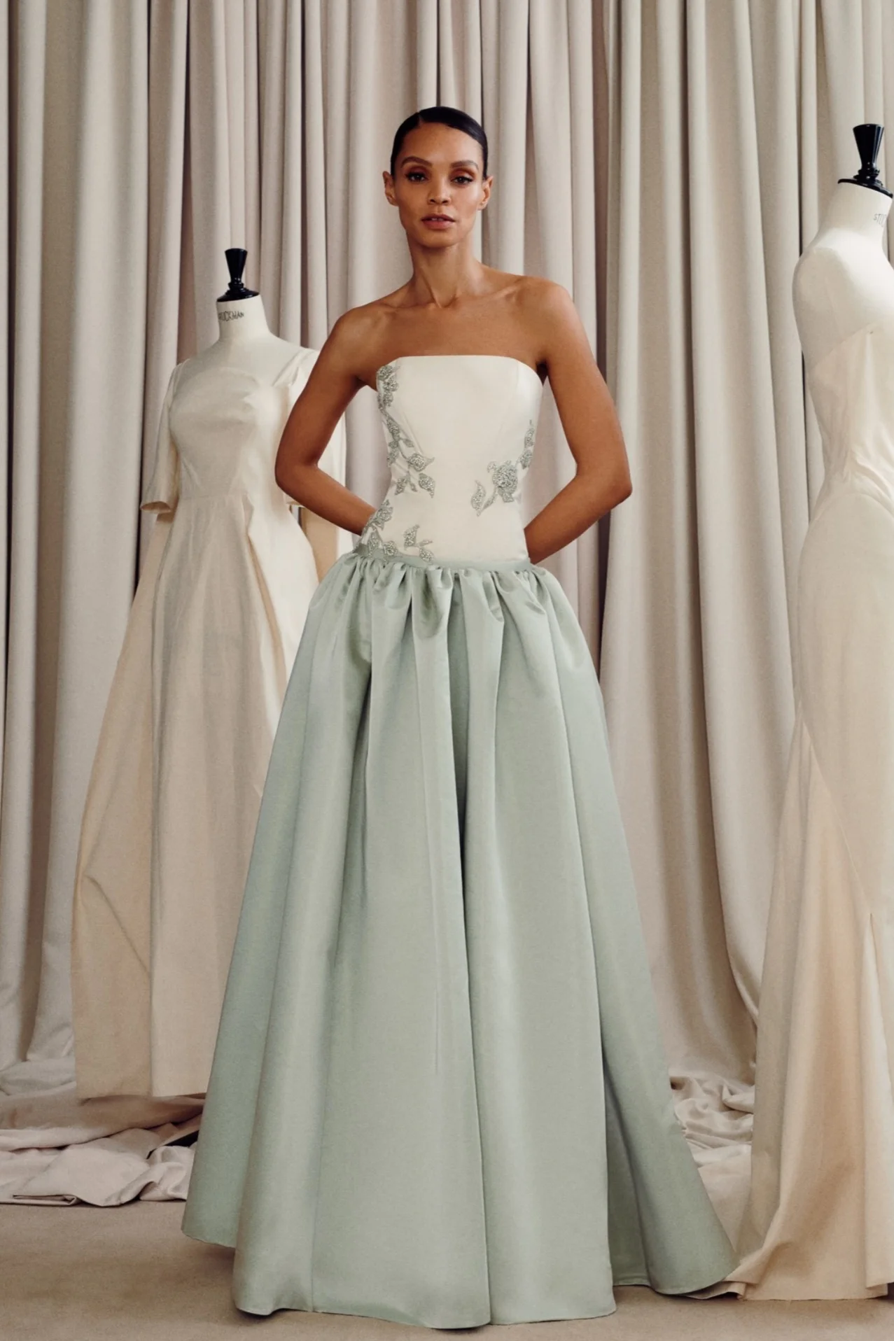 Lussooy Sleeveless Evening Dress Elegant Floor Length in Satin with Applique