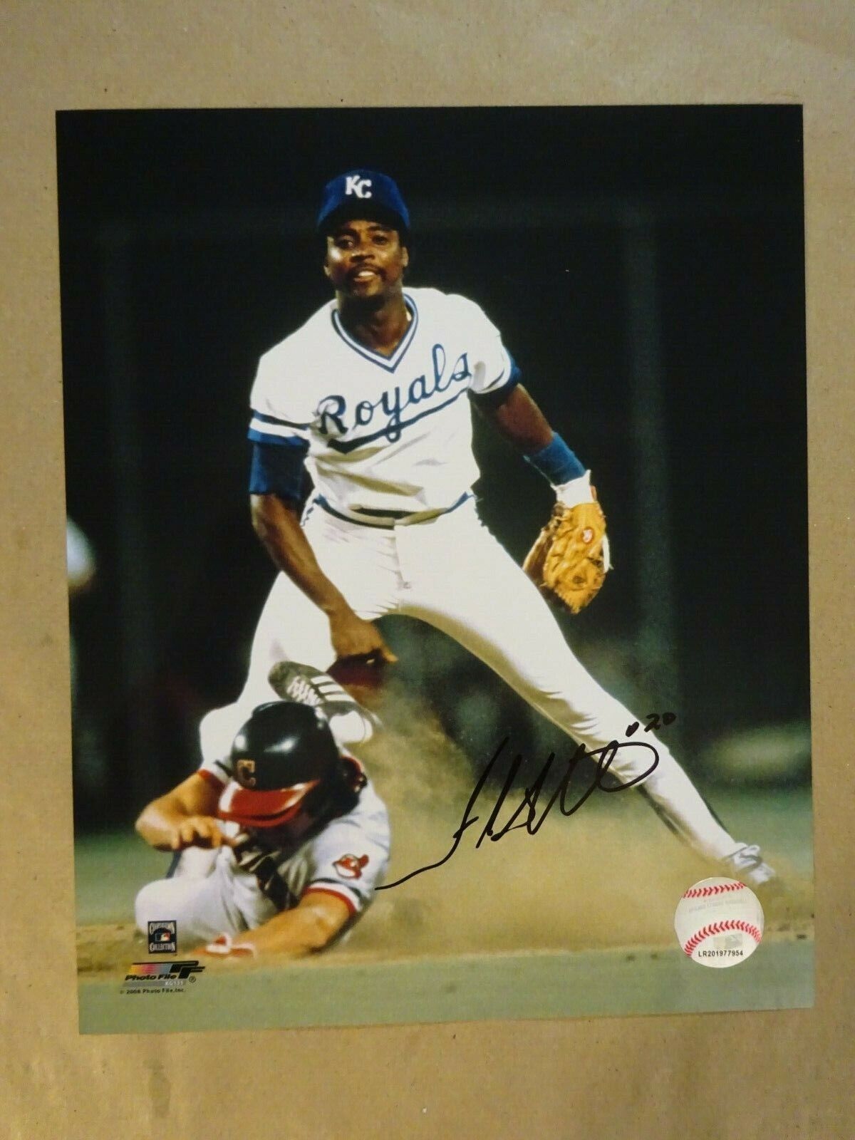 Autographed FRANK WHITE Signed 8x10 Photo Poster paintinggraph Kansas City Royals Baseball