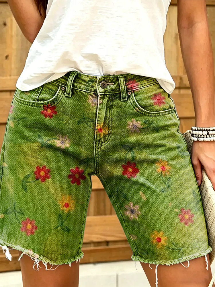 Women's Vintage Green Floral Art Print Mid-Length Denim Bermuda Shorts with Frayed Hem