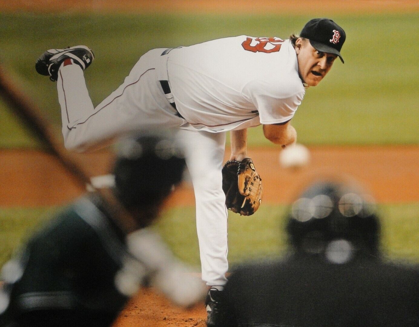 Curt Schilling Unsigned 16x20 Photo Poster painting Boston Red Sox Pitching