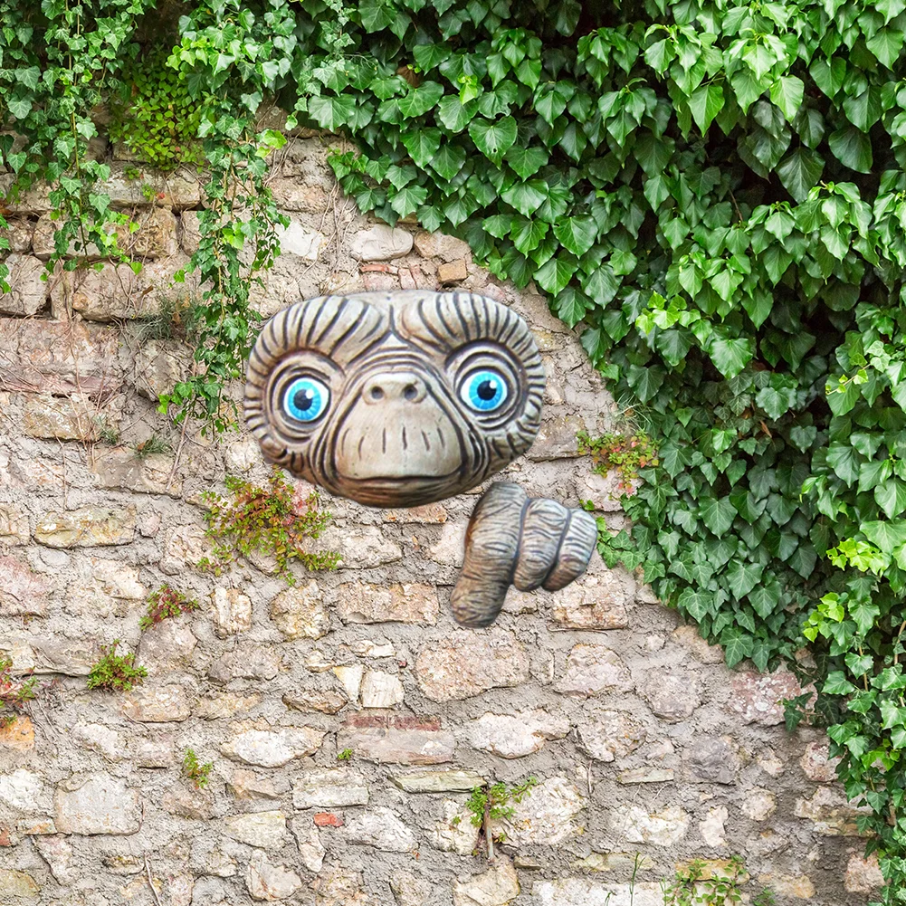 Resin Craft Alien Peeker Statue Yard Art Ornament Garden Fences Door Decor