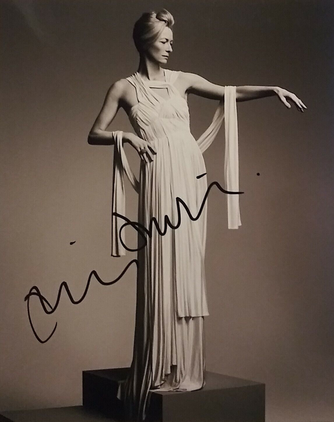 Tilda Swinton signed 8 x 10