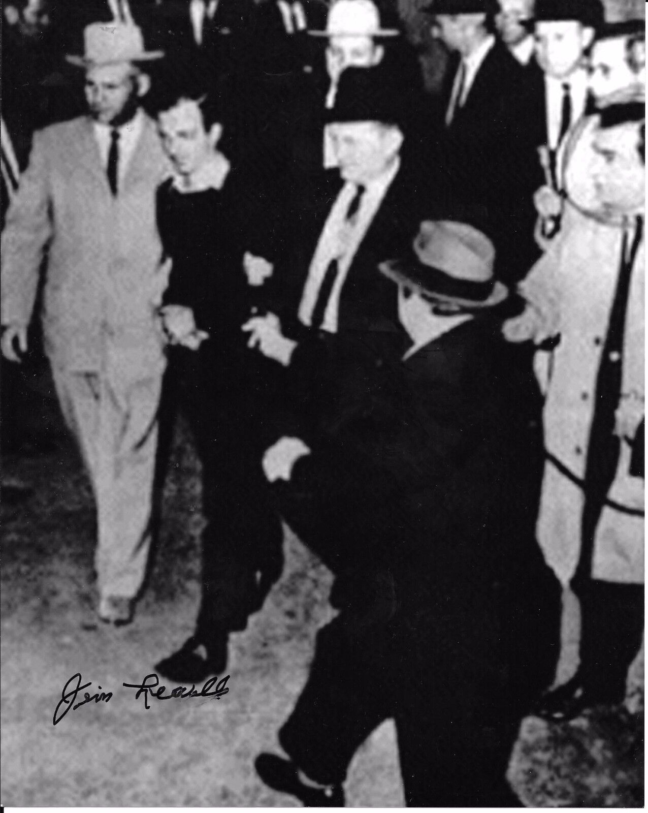 JIM LEAVELLE DALLAS POLICEMAN HANDCUFFED TO OSWALD WHEN SHOT RARE SIGNED Photo Poster painting