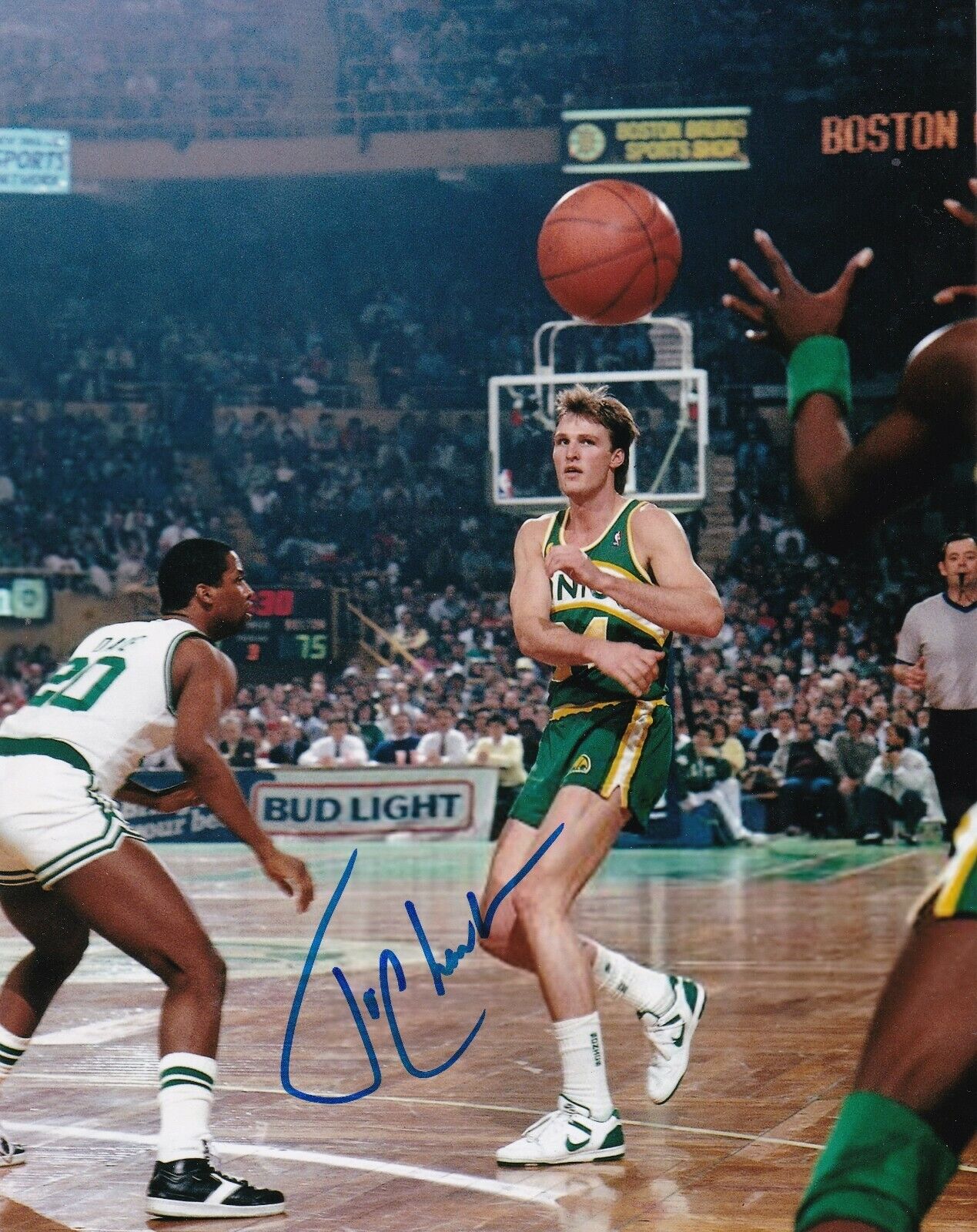 TOM CHAMBERS SEATTLE SUPER SONICS ACTION SIGNED 8x10