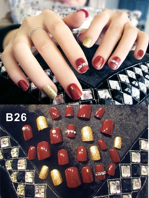 24Pcs/Set Vintage Gold Line False Nails Finished Short Design Full Cover Nail Tips Press on Nail Artificial Fake Nails with Glue-Nail Inspo