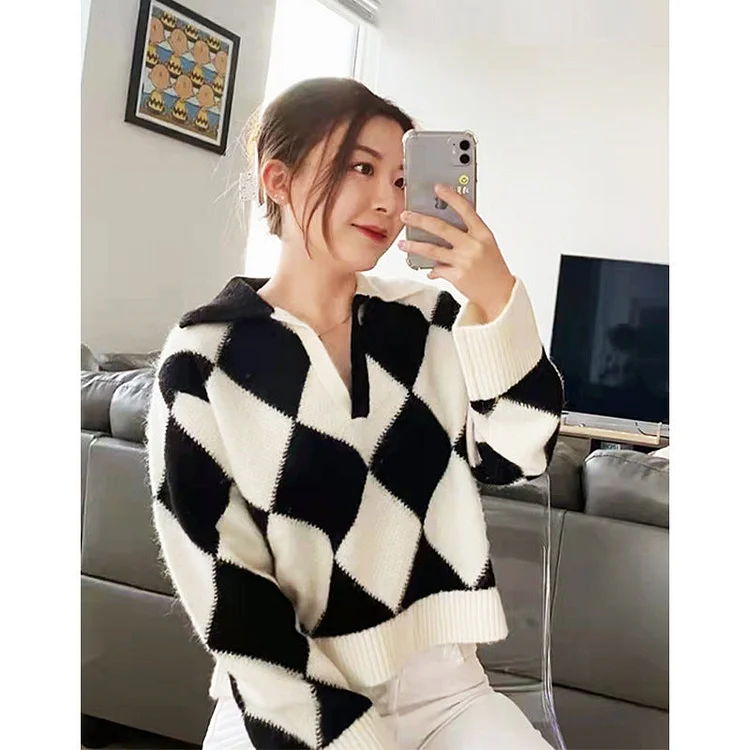 Preppy Aestitic Outfits V-neck Black and White Checkerboard Plaid Sweater