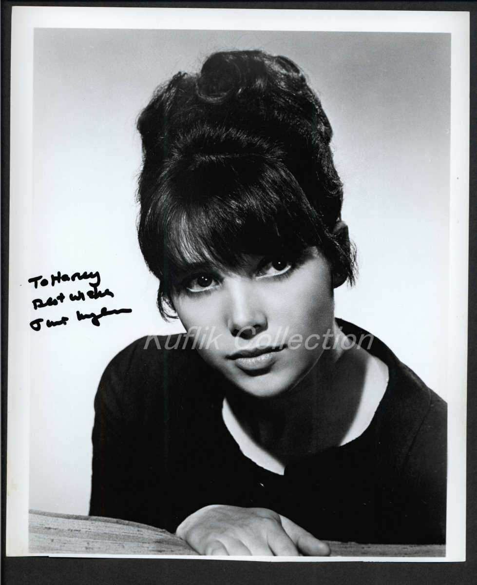 Janet Margolin - Signed Vintage Celebrity Autograph Photo Poster painting - Annie Hall