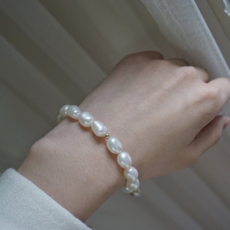 Elegant Emerald Zirconia Natural Baroque Pearl Bracelet
