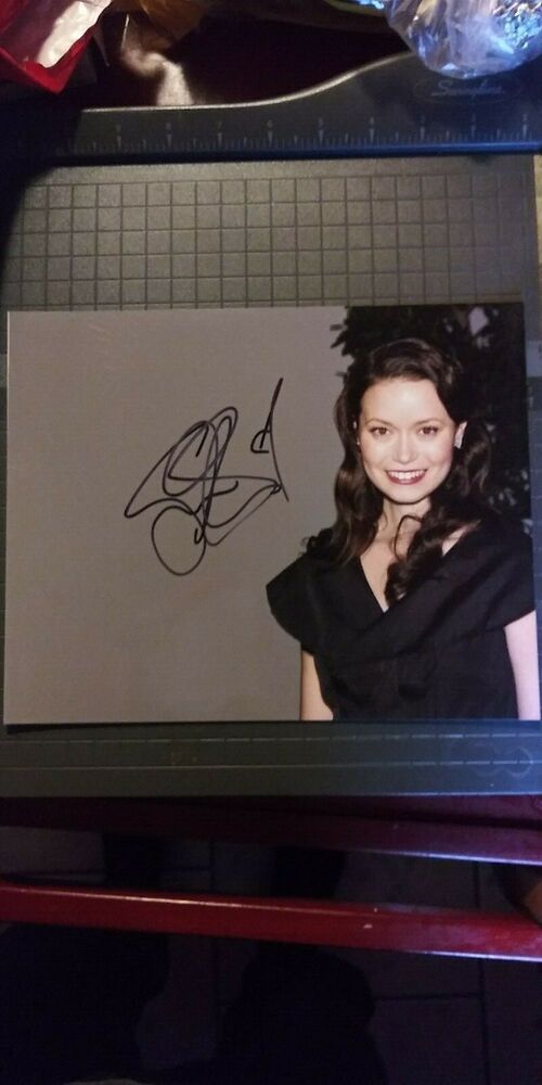 Summer Glau signed 8x10