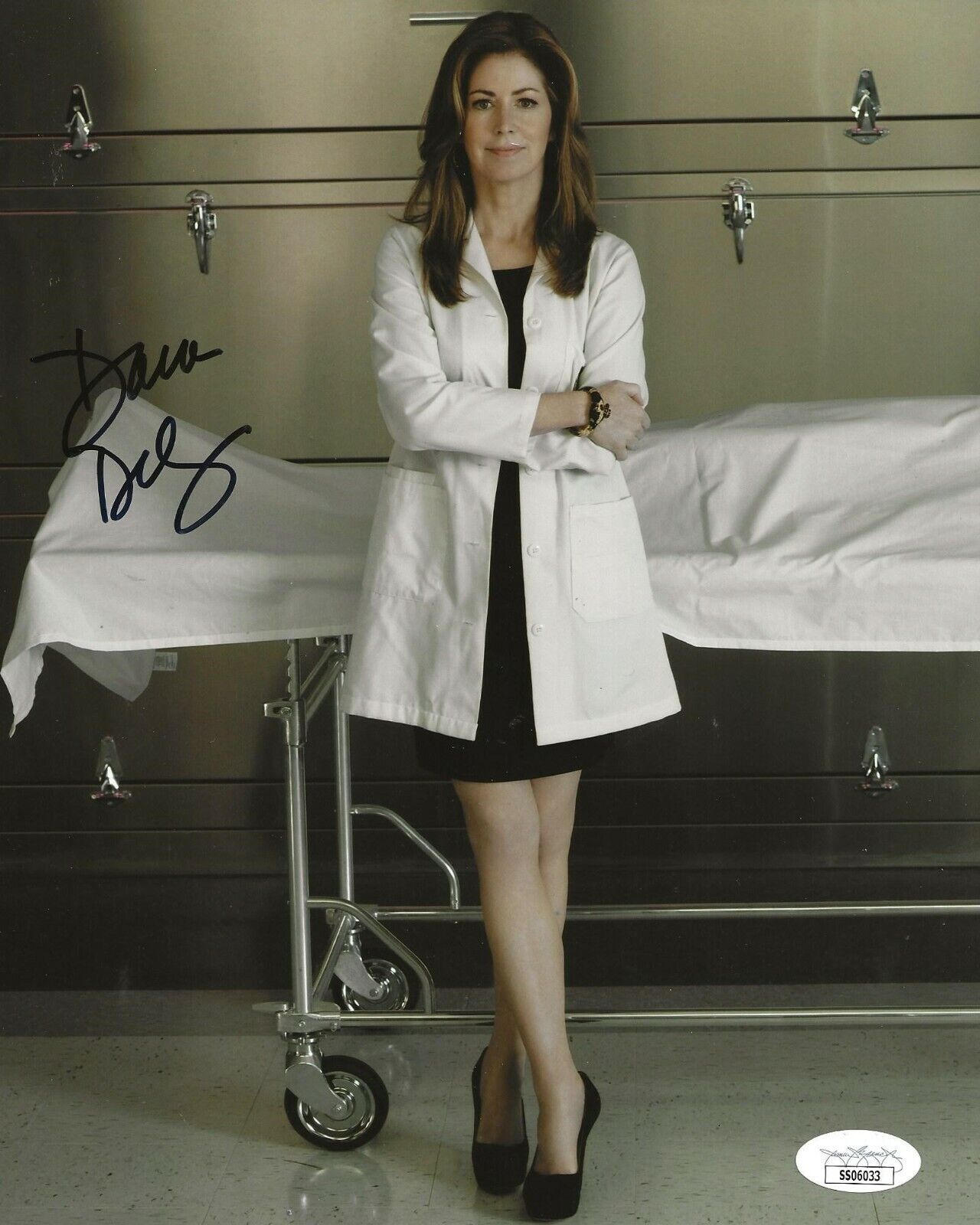 Dana Delany signed Body of Proof 8x10 Photo Poster painting autographed Dr. Megan Hunt 3 JSA