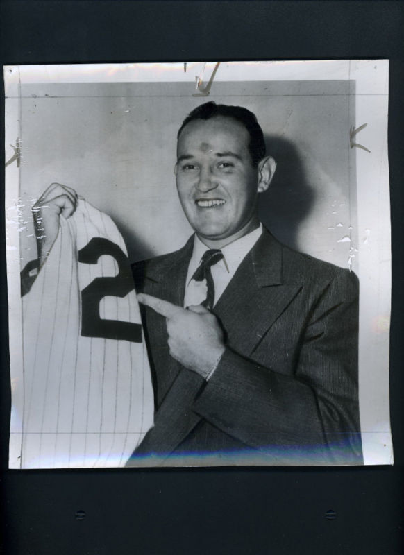 Allie Reynolds pitches 2 hit shutout vs Red Sox 1947 Press Photo Poster painting NY Yankees