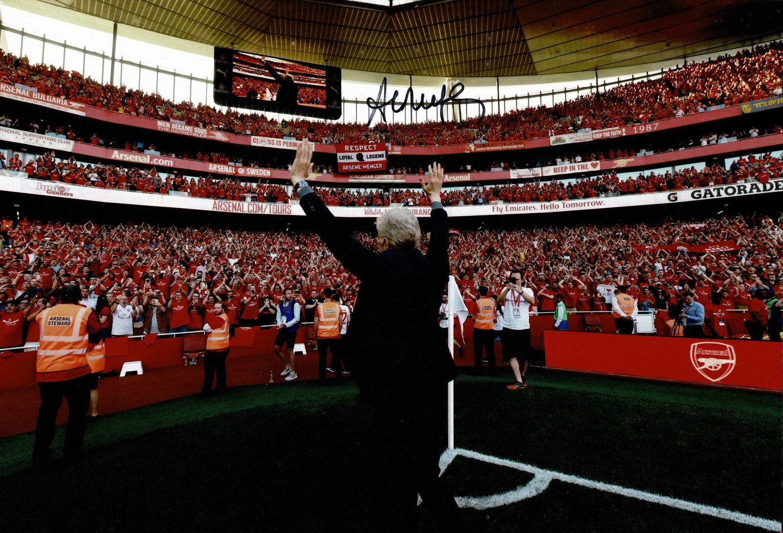 Arsene Wenger Signed 12X8 Arsenal F.C. Photo Poster painting Autograph AFTAL COA (1711)