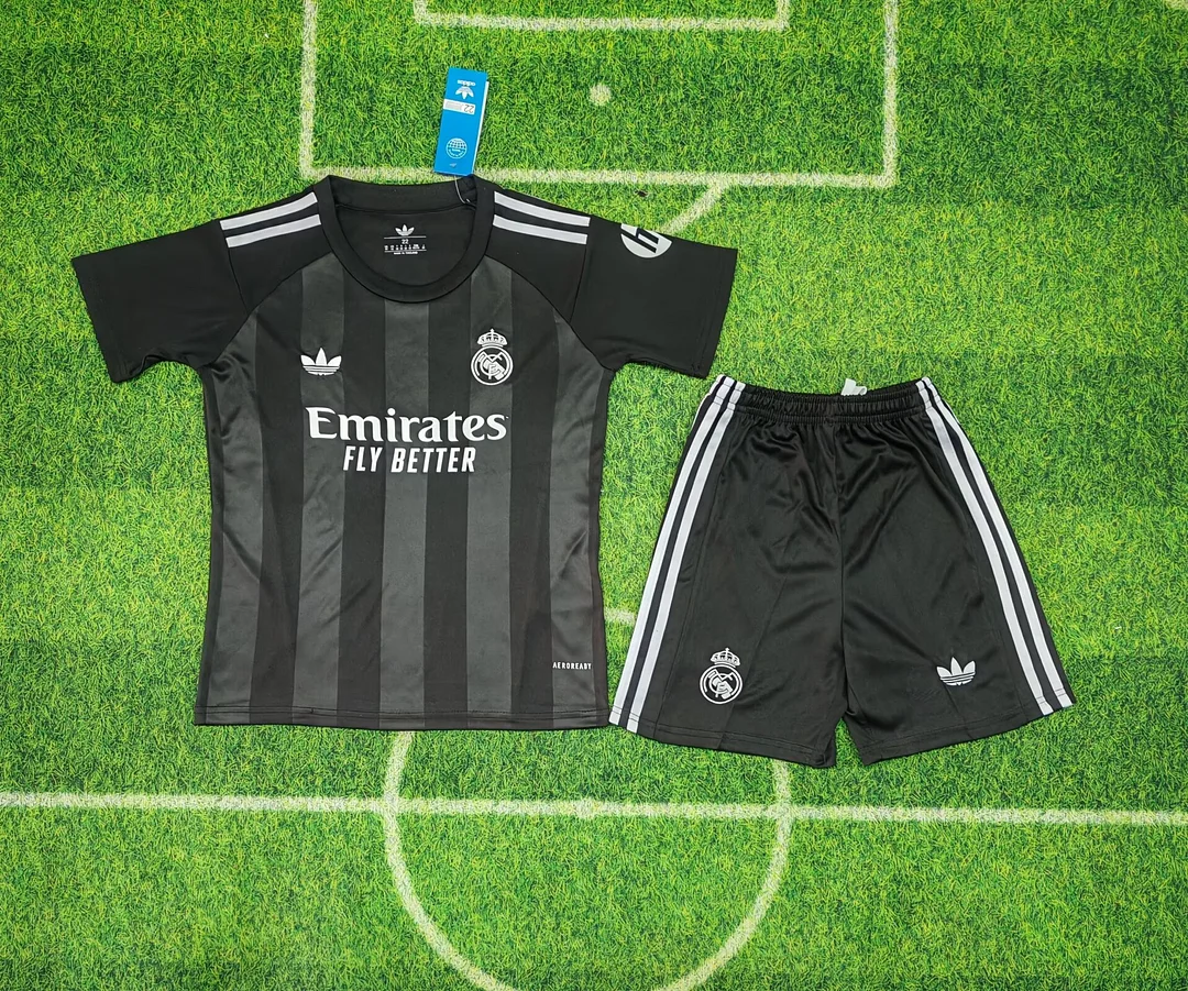 25/26 Real Madrid Goalkeeper Black Kids Kit Football Shirt