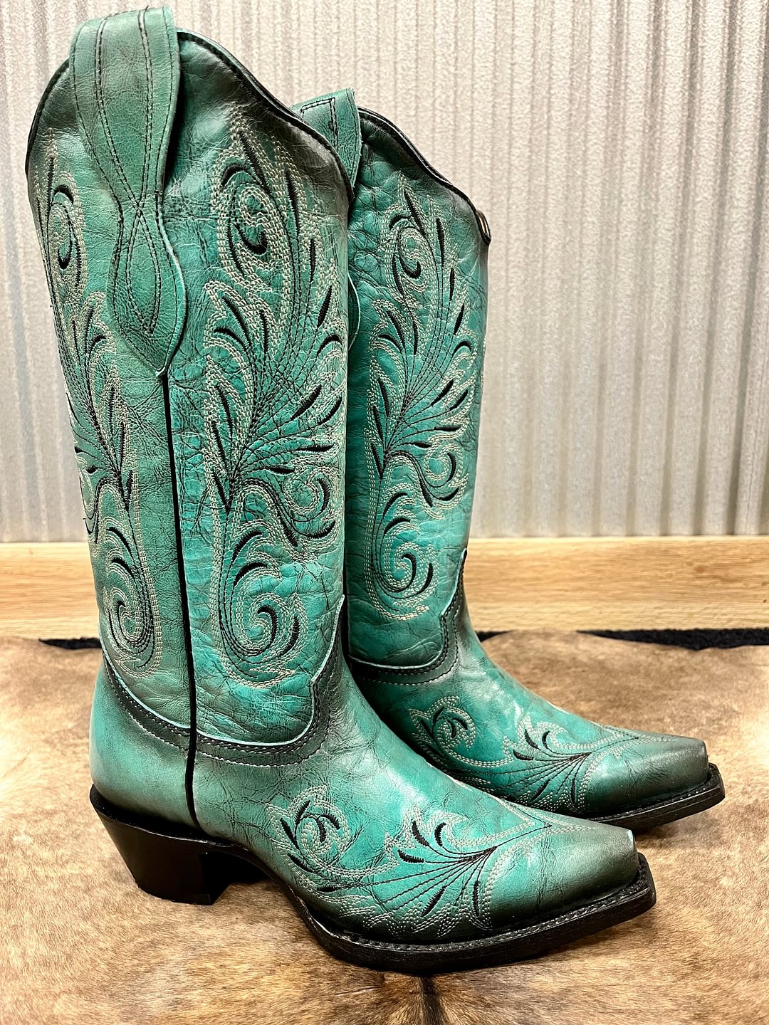 Corral Circle G Women's Turquoise Embroidery Western Snip Toe Cowgirl Boot L2076