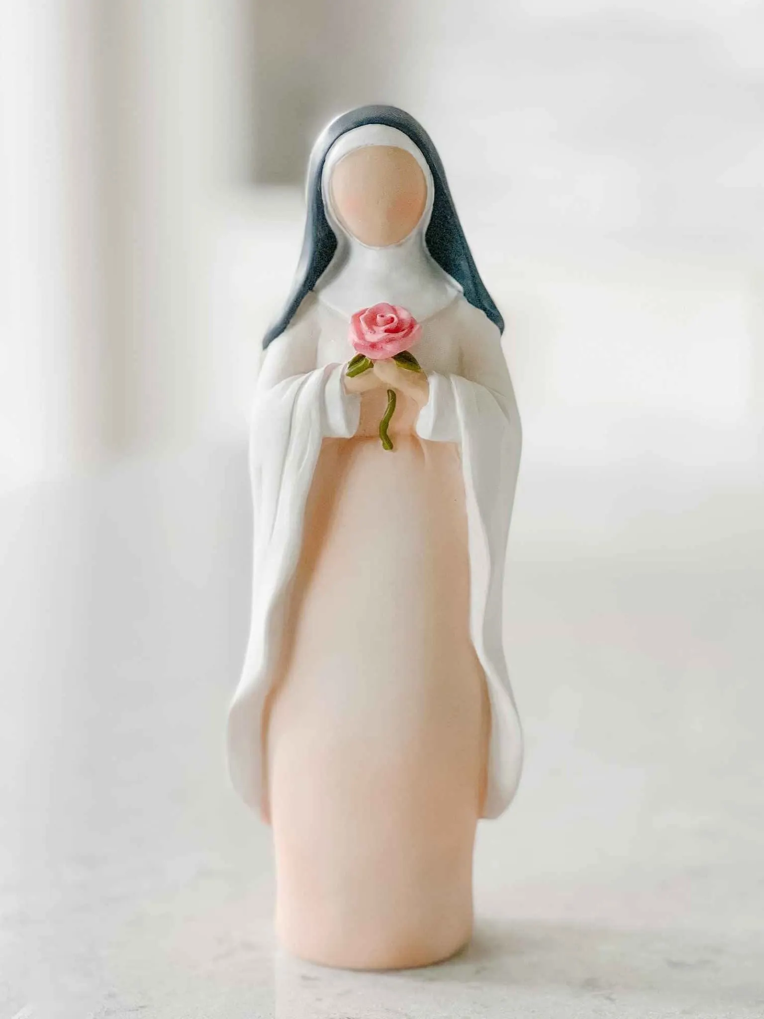 St. Th&eacute;r&egrave;se of Lisieux Statue