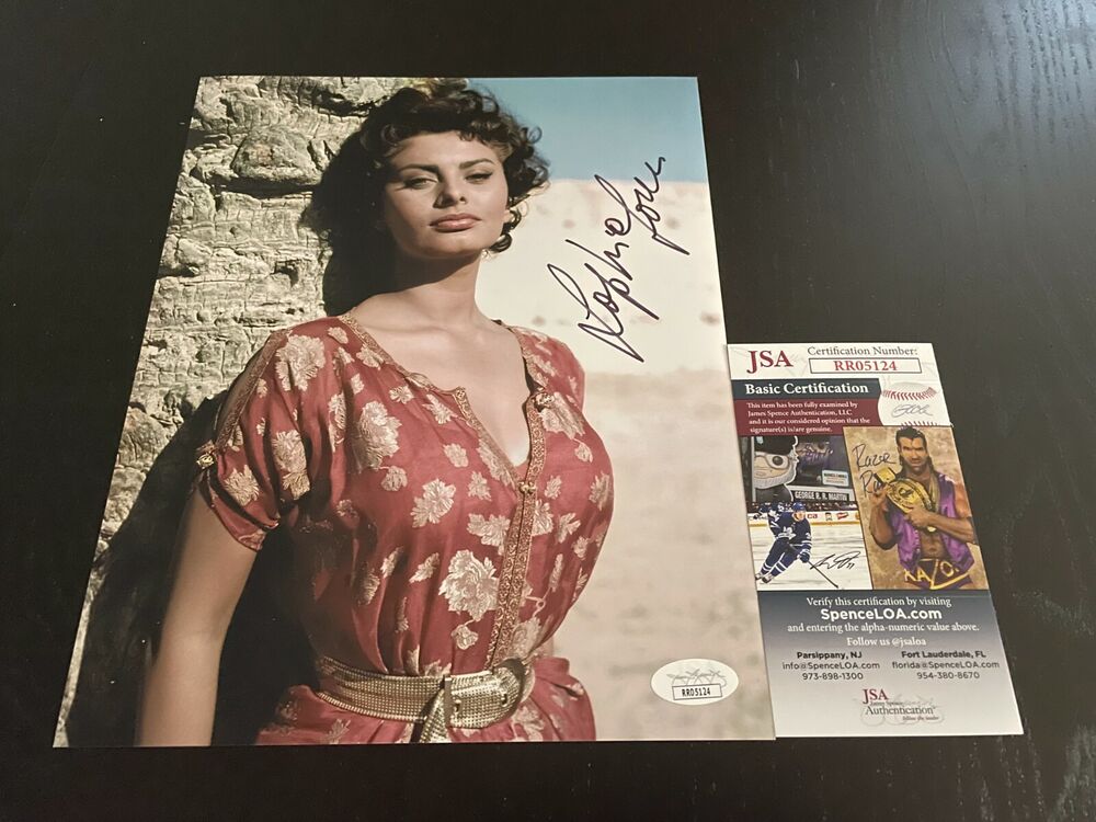 SOPHIA LOREN SIGNED 8X10 Photo Poster painting  AUTOGRAPHED HOLLYWOOD LEGEND  3