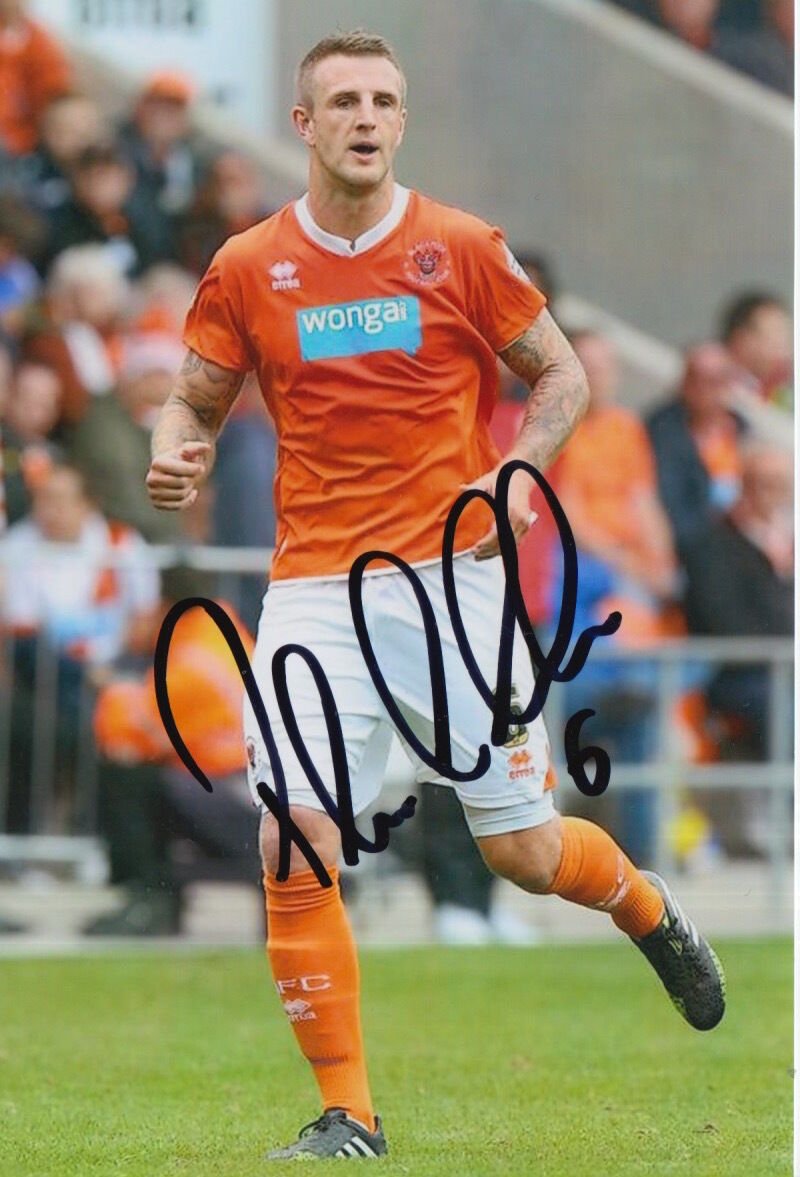 BLACKPOOL HAND SIGNED PETER CLARKE 6X4 Photo Poster painting 1.