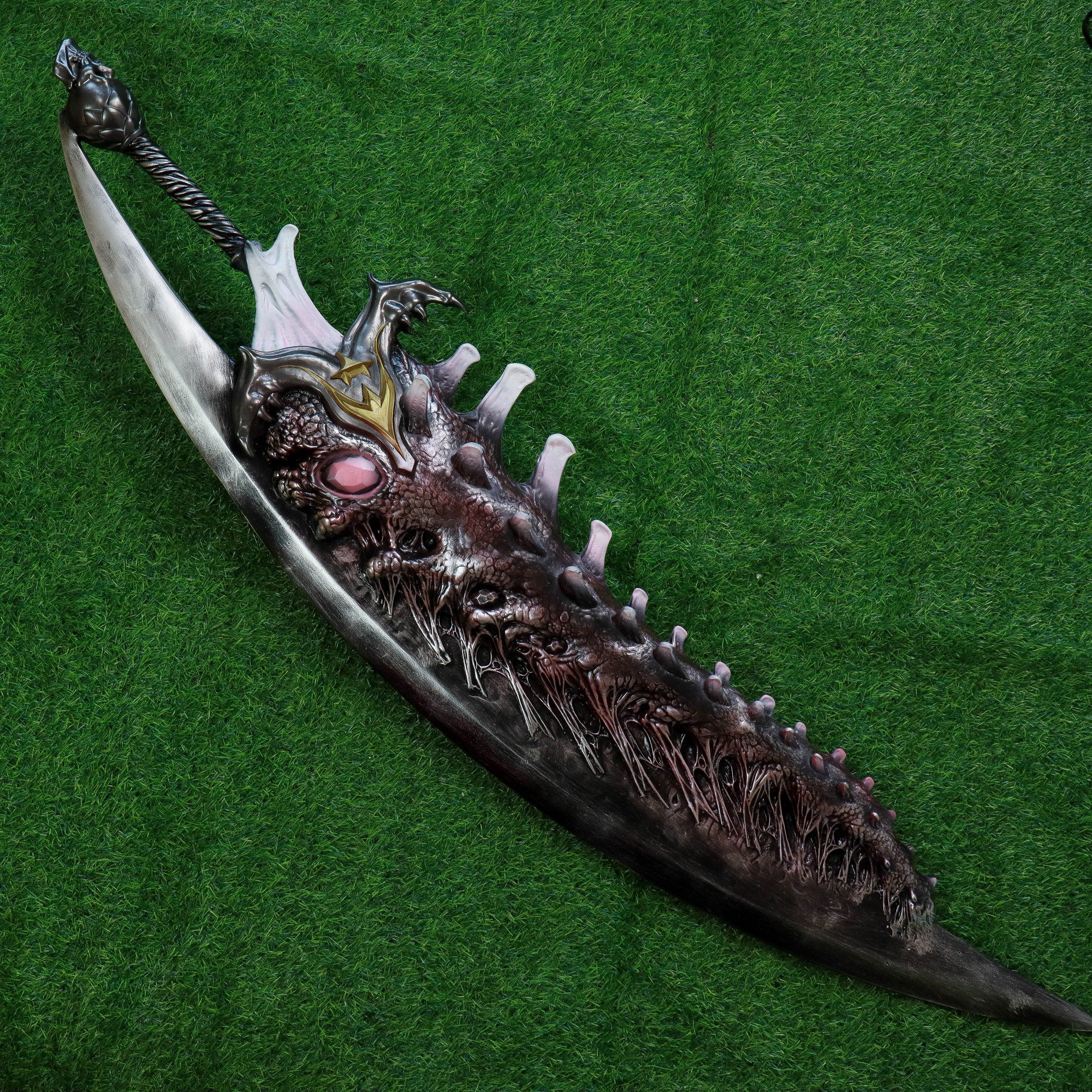 Bestpropreplica Devil May Cry: Sword of Sparda.