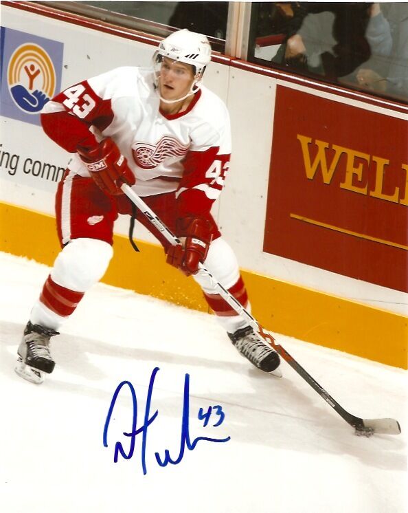 Detroit Red Wings Darren Helm Signed Autographed 8x10 Photo Poster painting COA