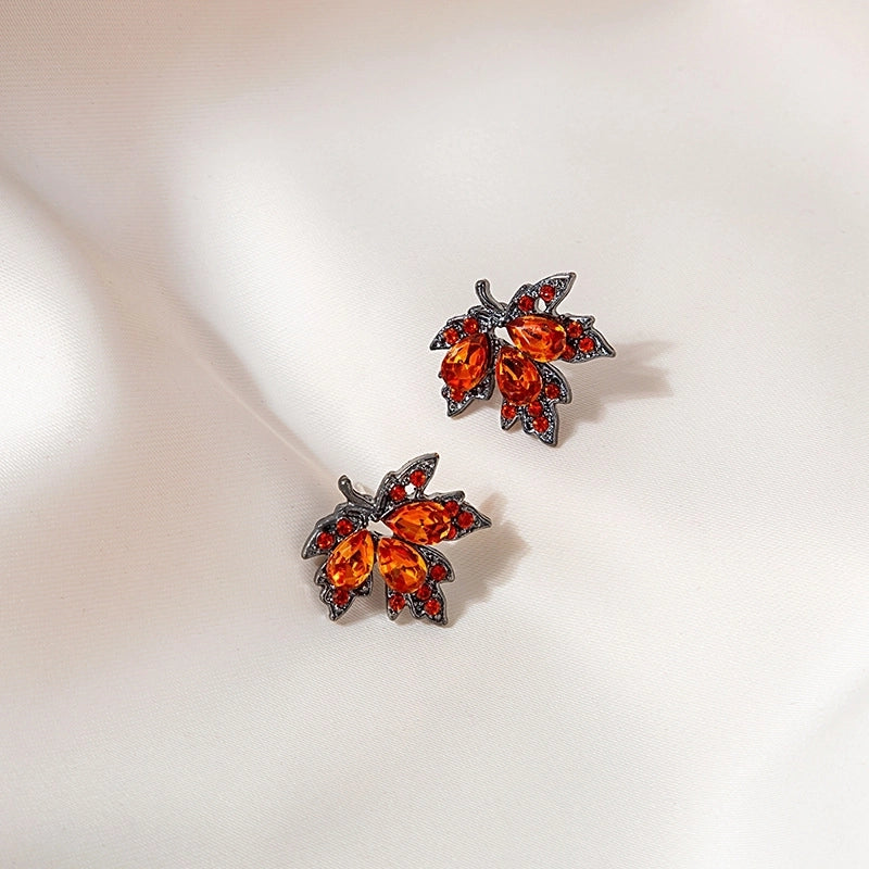 Silver Needle Autumn And Winter Micro-inlaid Full Diamond Red Zircon Red Maple Leaf Earrings Retro Artistic Temperament Girl’s Ear Jewelry