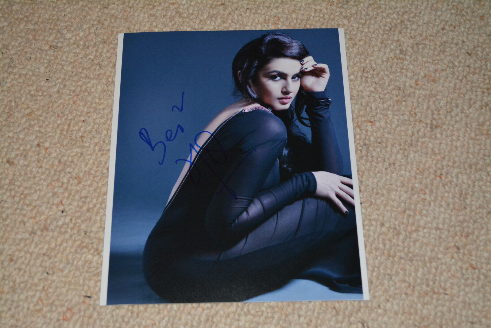 HUMA QURESHI signed autograph 8x10 (20x25 cm) In Person BOLLYWOOD