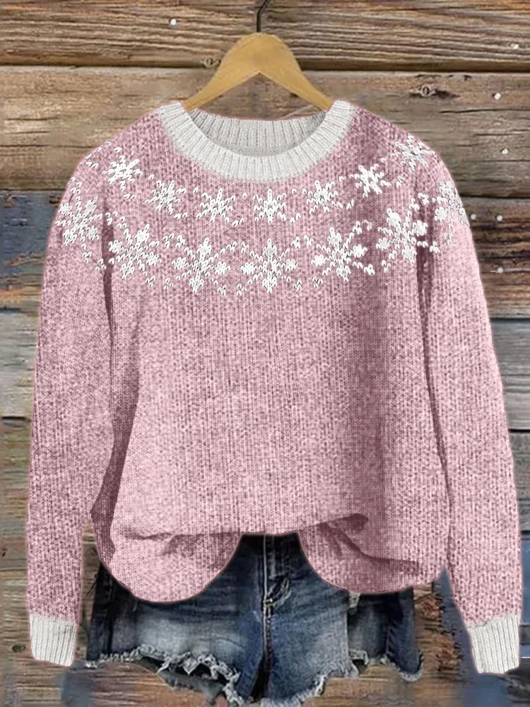 Von Schneeflocken inspirierter gemütlicher Strickpullover mit Passe