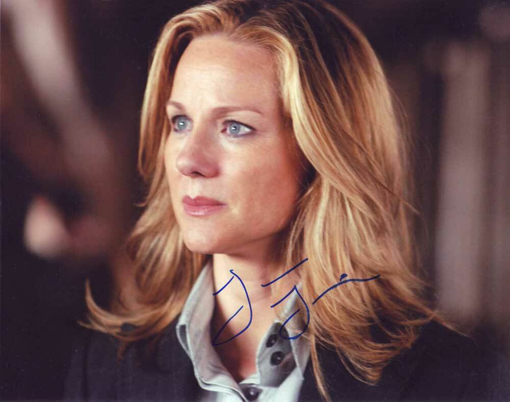 Laura Linney In-person AUTHENTIC Autographed Photo Poster painting SHA #47095