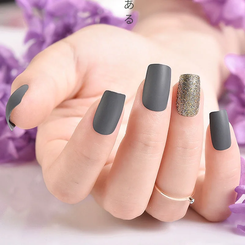 Gorgeous Women Nail Art tools 24pcs/set Red Gold Cady Glitter Color  Fake Nails With Glue Short Full Nail Tips Hybrid Nail TY-Nail Inspo