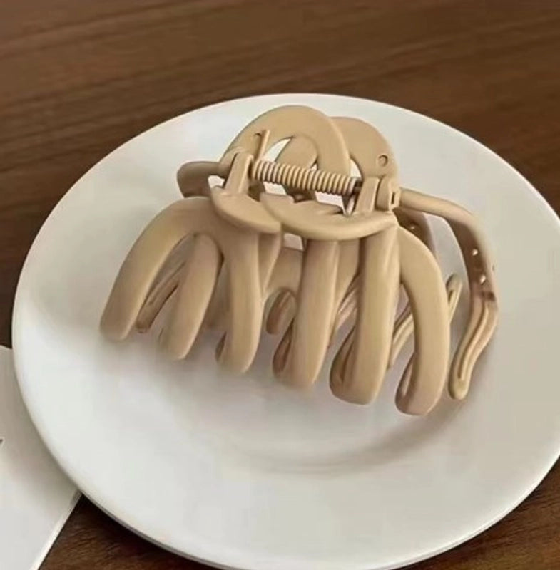 Minimalist Solid Color Plastic Hair Claws