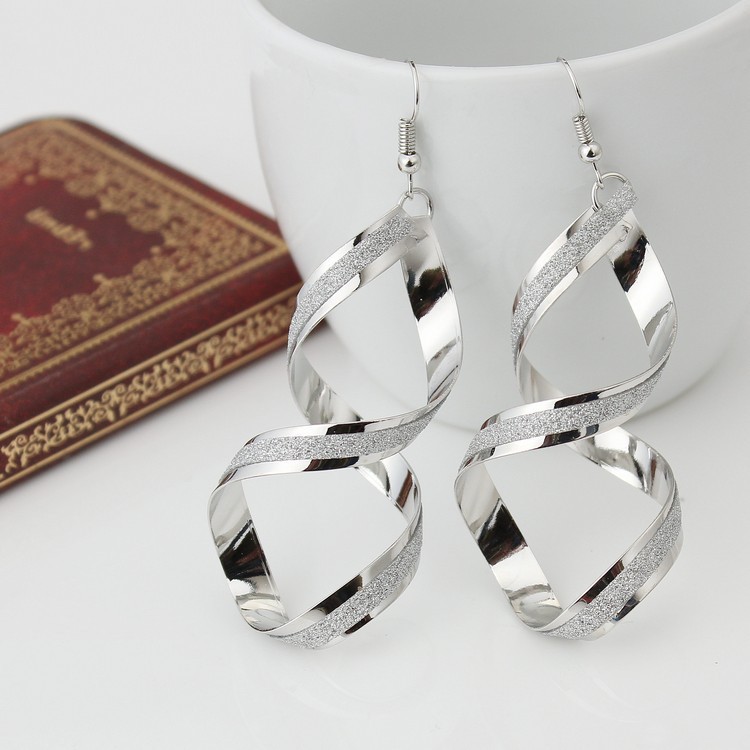 Casual Gold Retro Twisted Sparkly Earrings 2024 - Flycurvy 