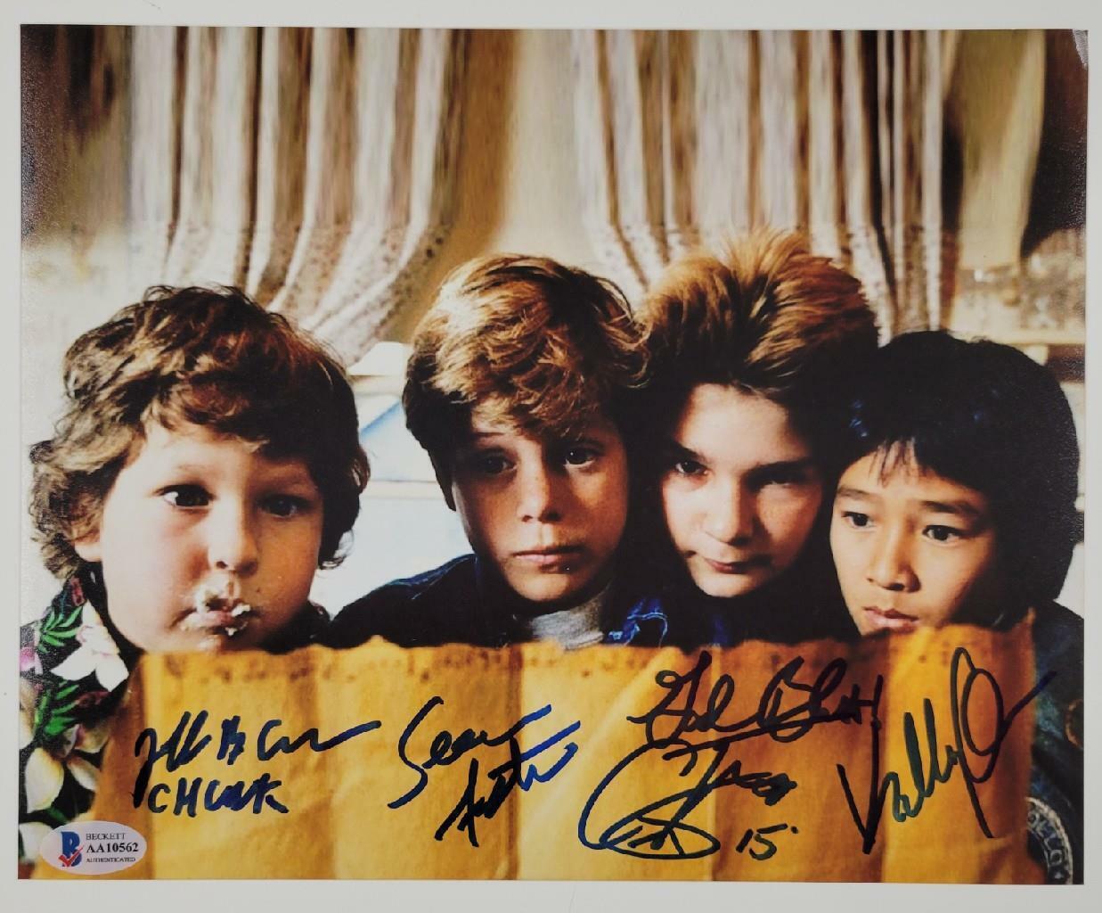 The Goonies cast signed 8x10 Photo Poster painting Jeff Cohen Astin Feldman KeQuan ~ Beckett BAS