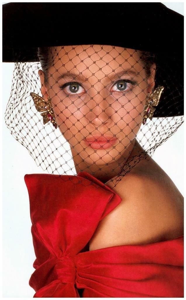 Christy Turlington 8x10 Picture Simply Stunning Photo Poster painting Gorgeous Celebrity #42