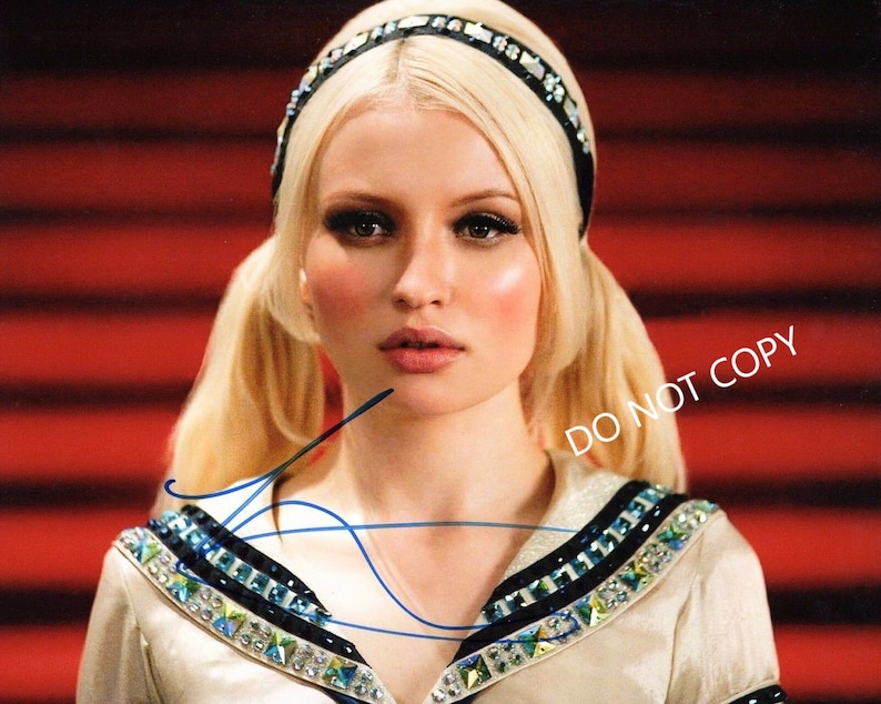 Sucker Punch Babydoll EMILY BROWNING 8 x10 20x25 cm Autographed Hand Signed Photo Poster painting