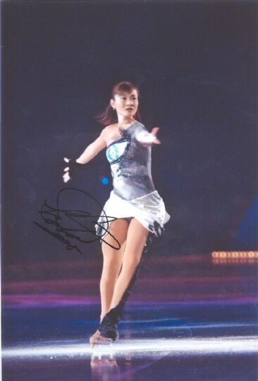 Shizuka Arakawa genuine autograph 8x12