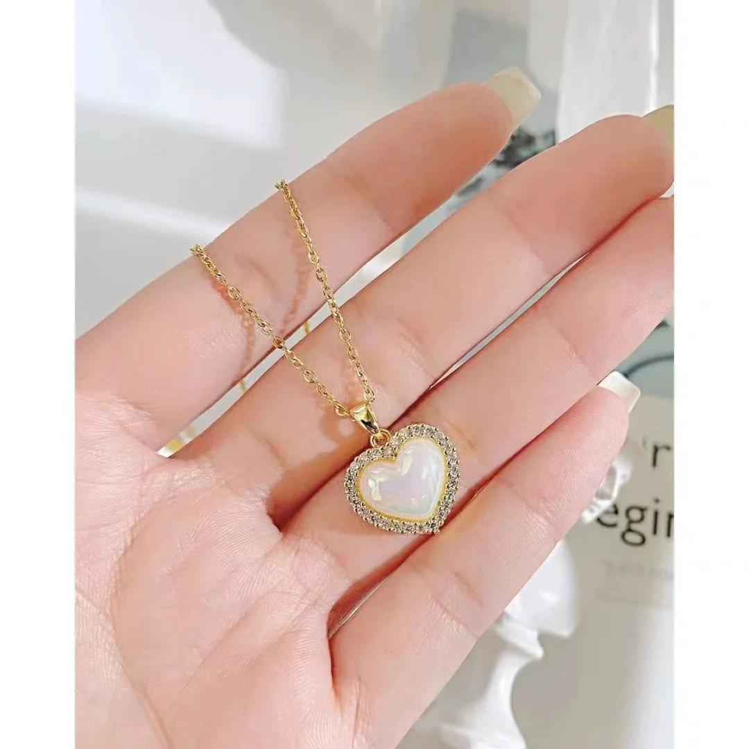 Love Zirconia Shell Necklace
