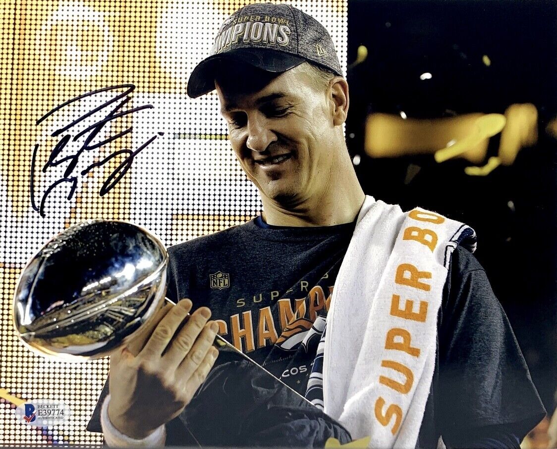 Peyton Manning Signed 8x10 Photo Poster painting Denver Broncos Beckett E39774