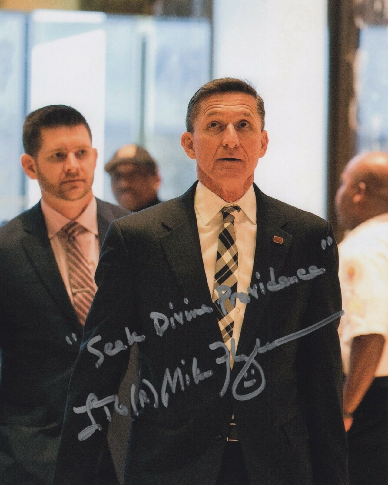 LTG MICHAEL FLYNN SIGNED 8x10 Photo Poster painting TRUMP US NATIONAL SECURITY ADVISOR #2