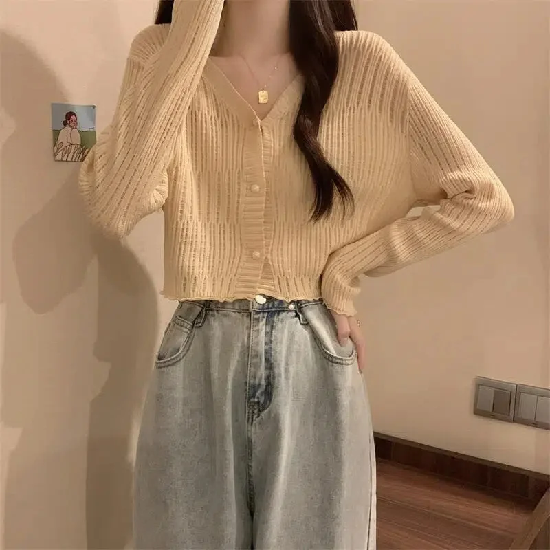 Uveng Uveng Women's Thin Outer Summer 2023 New Long-Sleeved V-Neck Coat Sunscreen Short Knitted Early Autumn Coat Ins