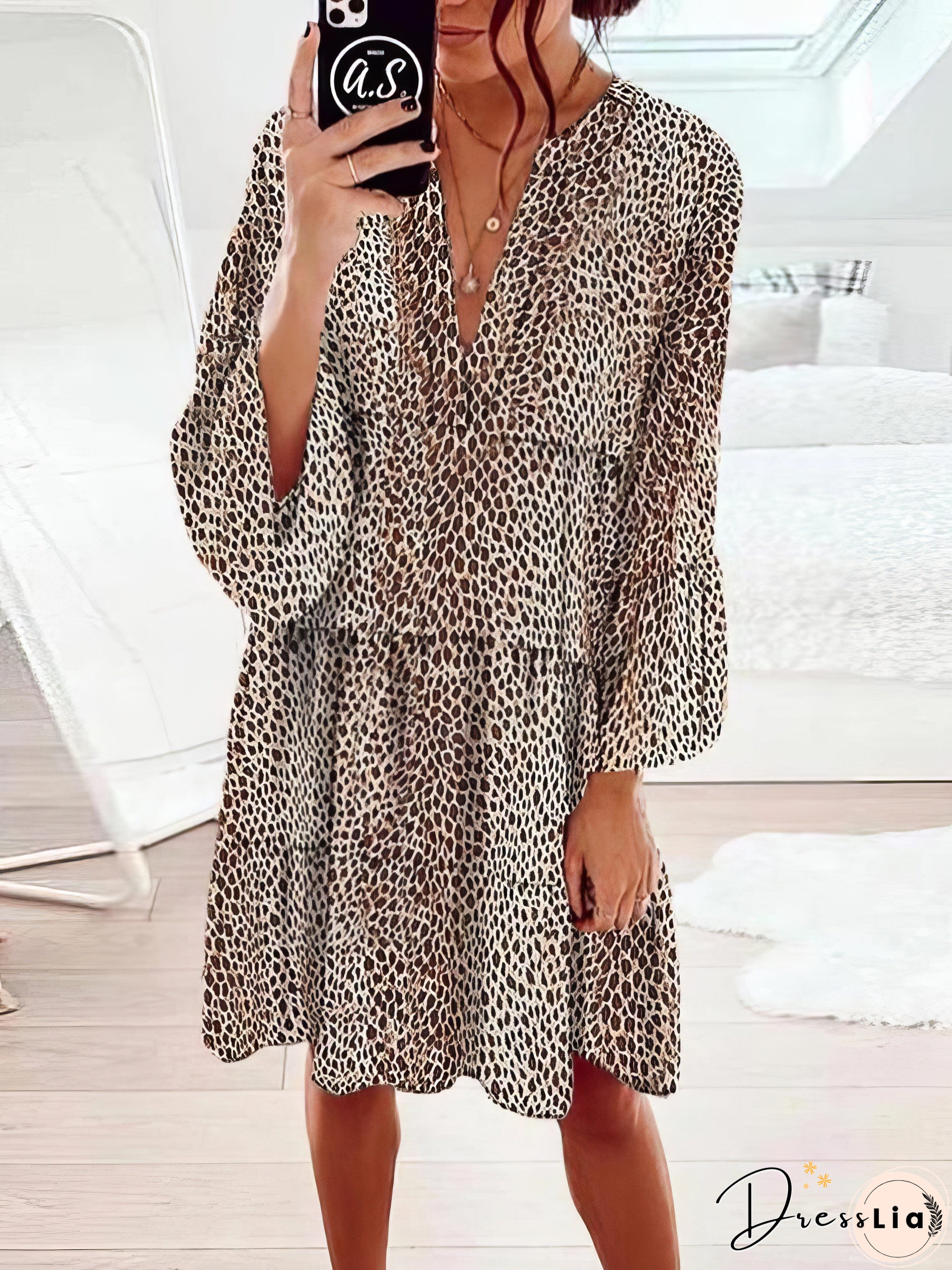 Feminine Floral Dress with V-Neck