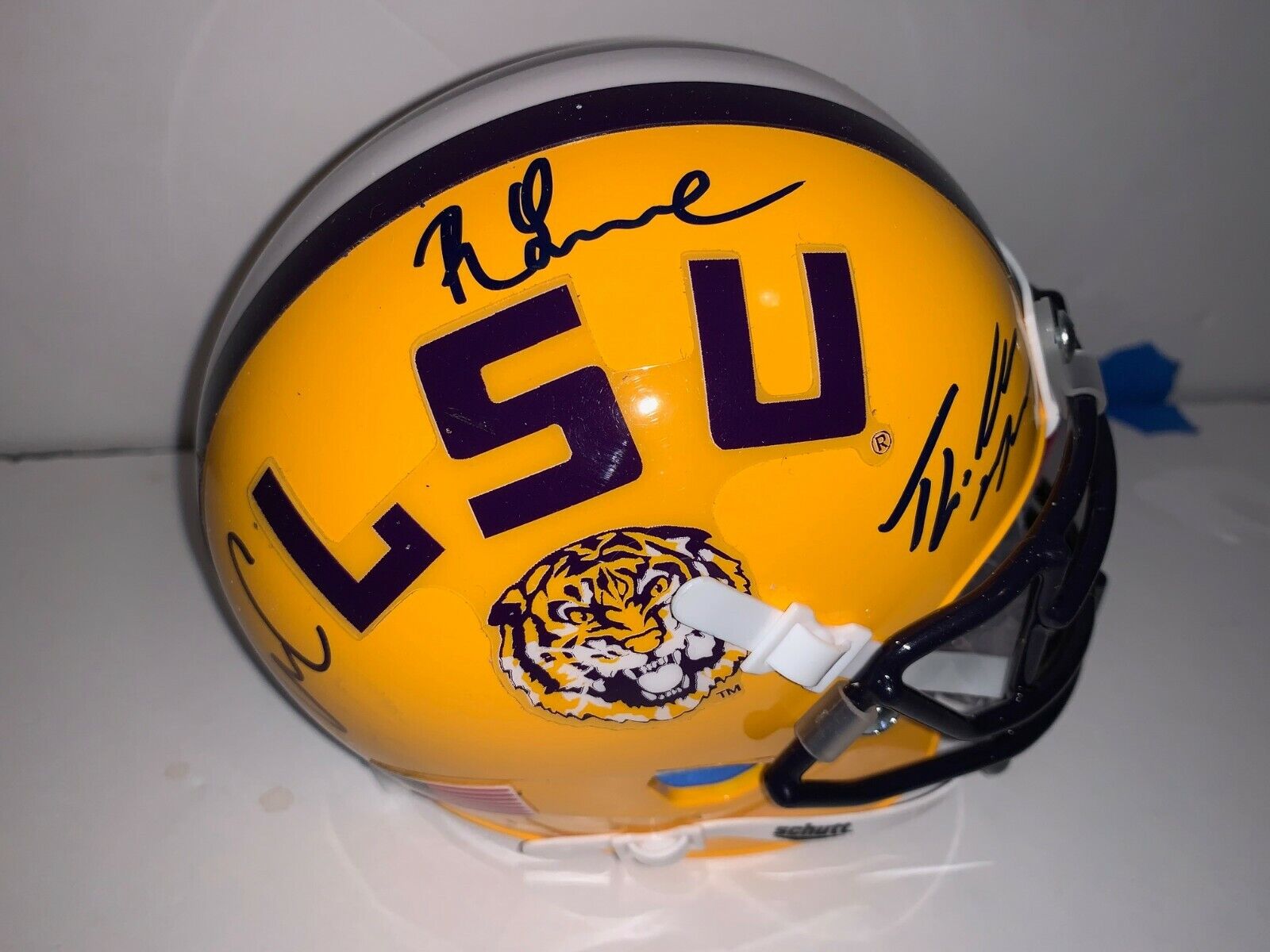 2019 LSU Tigers National Champs team signed auto mini football helmet Moss