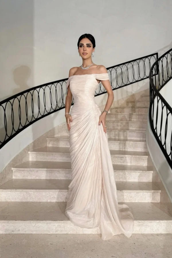 Elegant Off-the-shoulder Sleeveless Pleated Prom Dress With Side Train YK0026