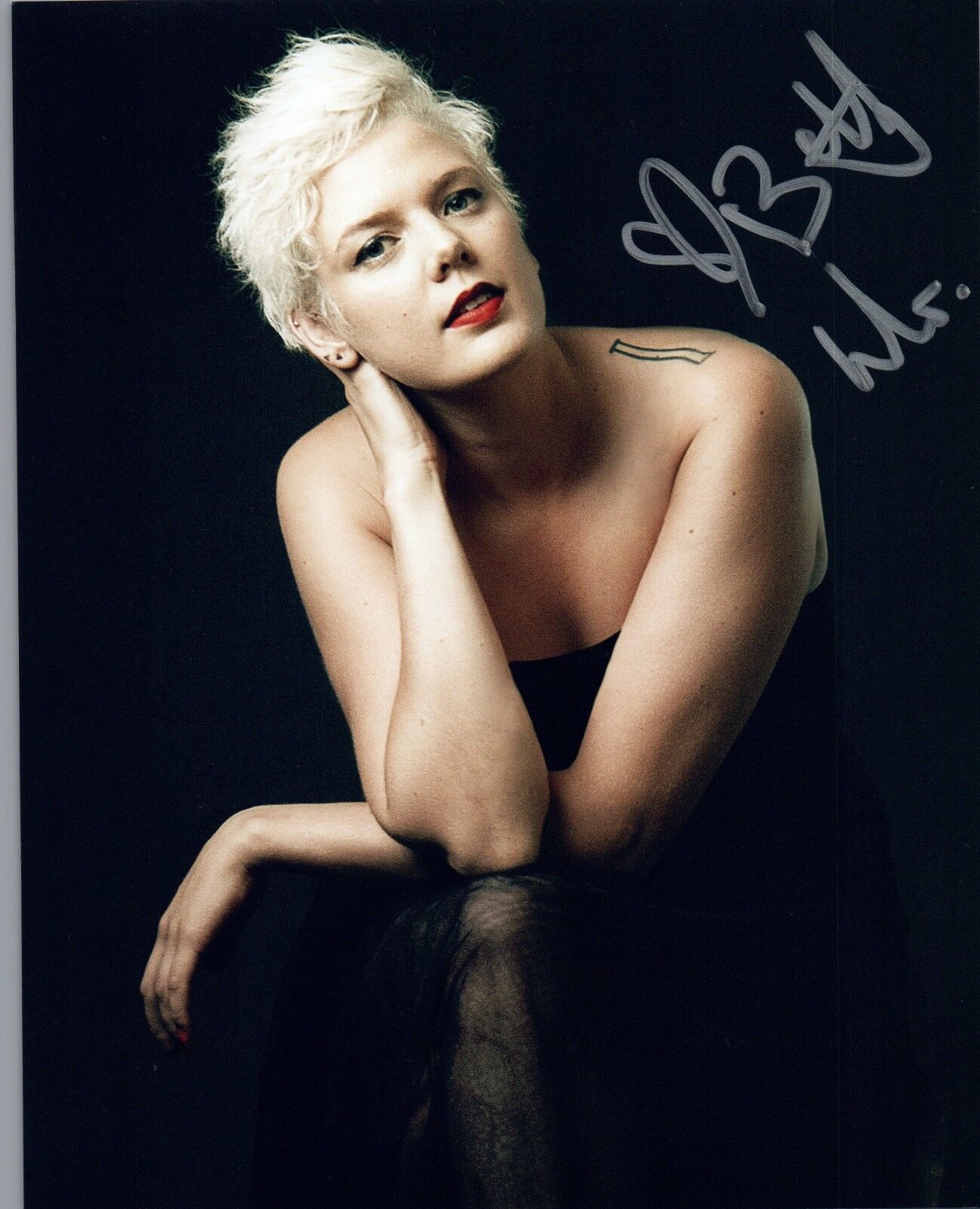 Betty Who Signed Autographed 8x10 Photo Poster painting COA VD