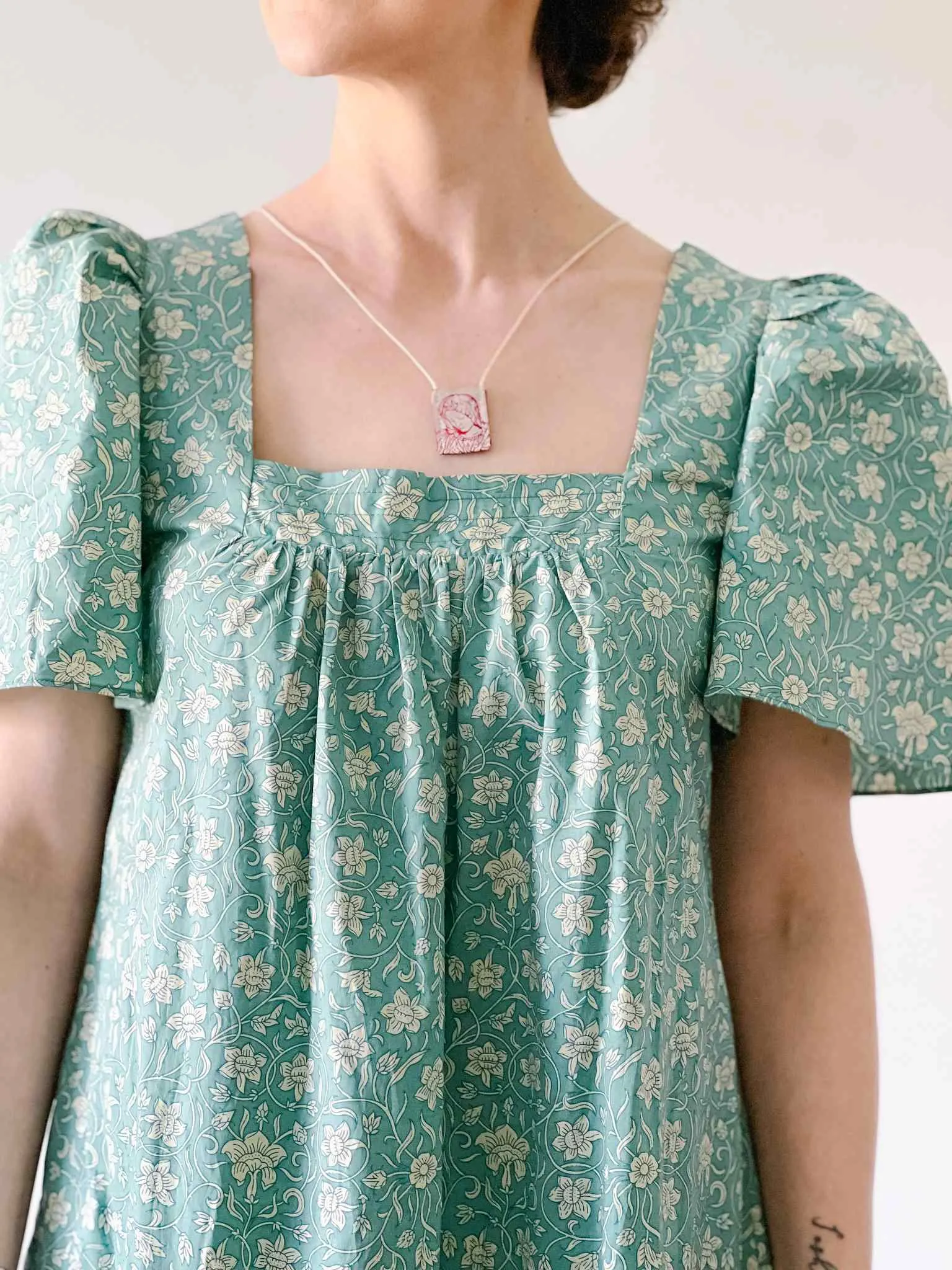 Brown Scapular, Cream & Rose Piet&agrave;