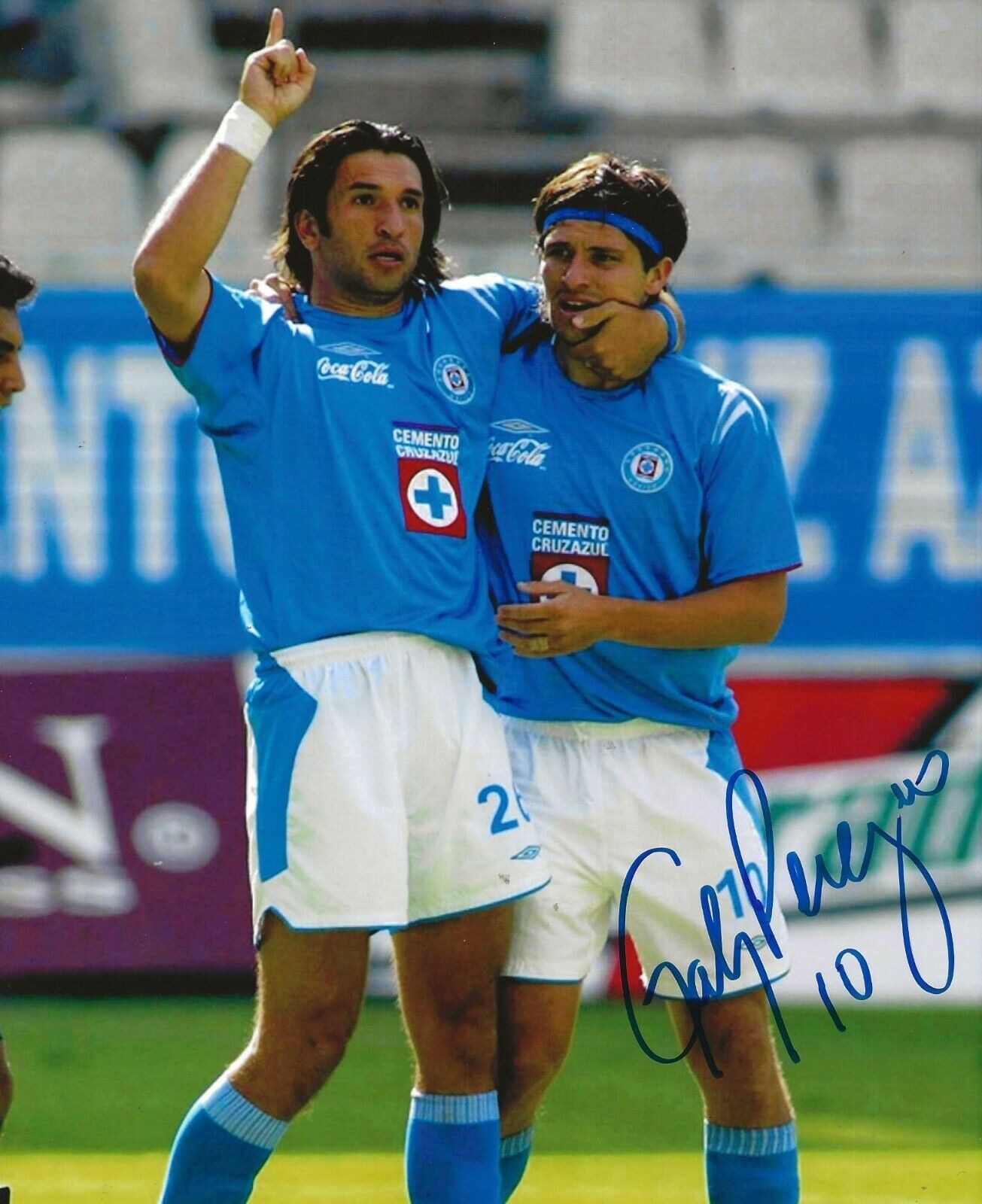 Gabriel Pereyra signed Cruz Azul Soccer 8x10 Photo Poster painting autographed