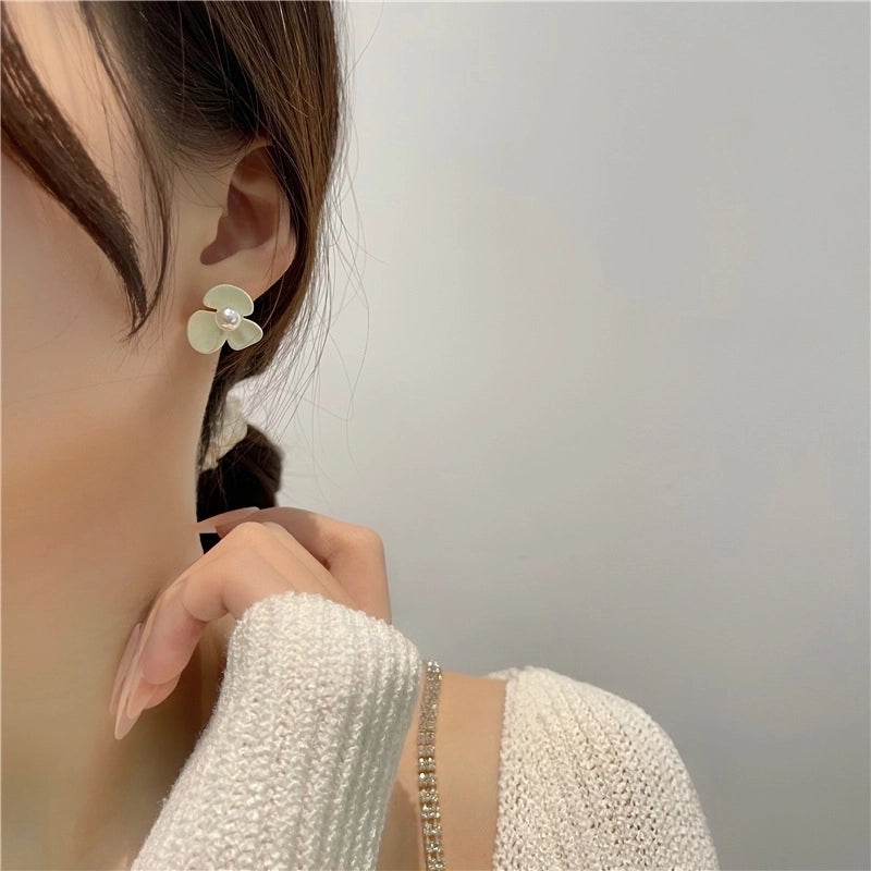 1 Pair Elegant Flower Alloy Artificial Pearls Earrings