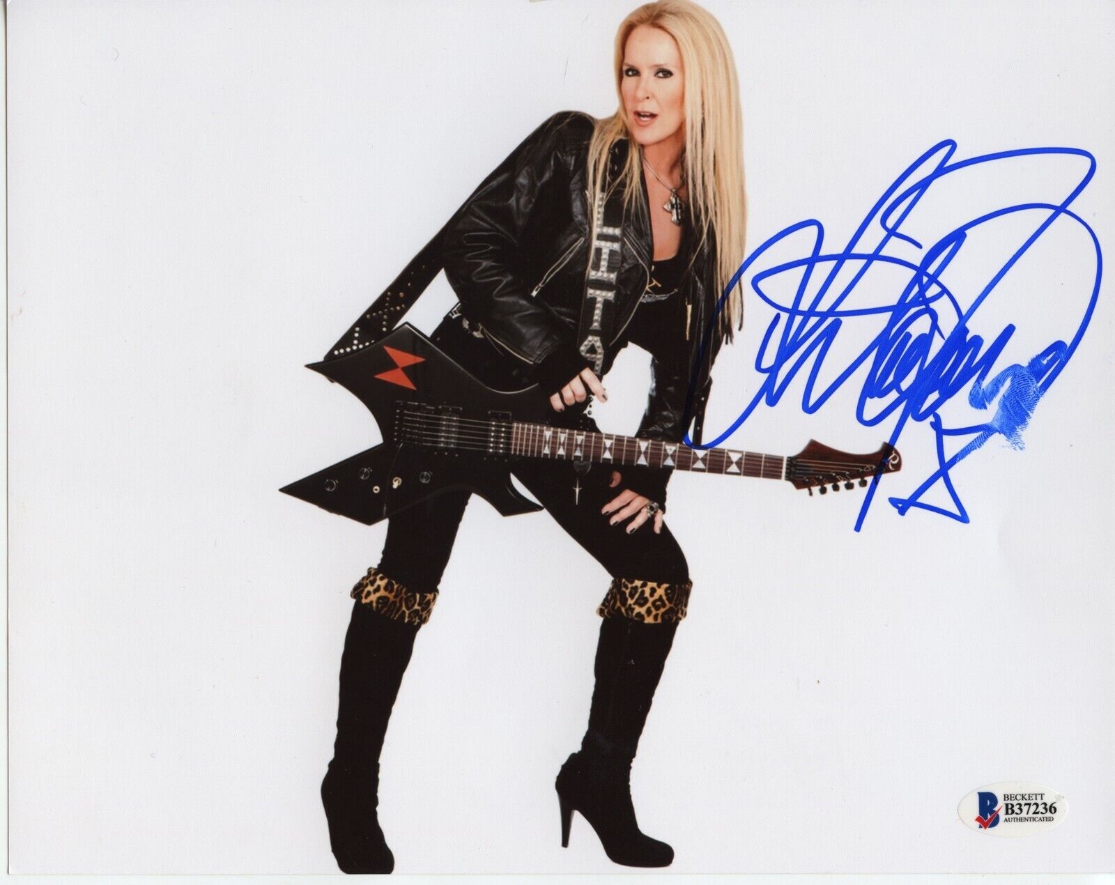 LITA FORD 8x10 Photo Poster painting Signed Autographed Auto BAS Beckett Runnaways SMUGGED