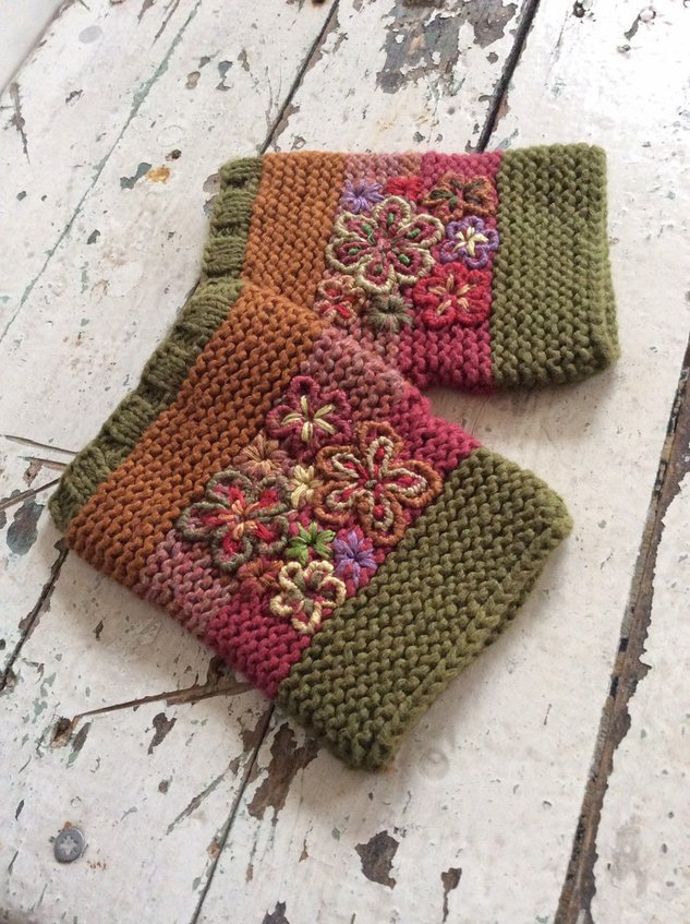 Flower Embroidered Woolen Warm Gloves