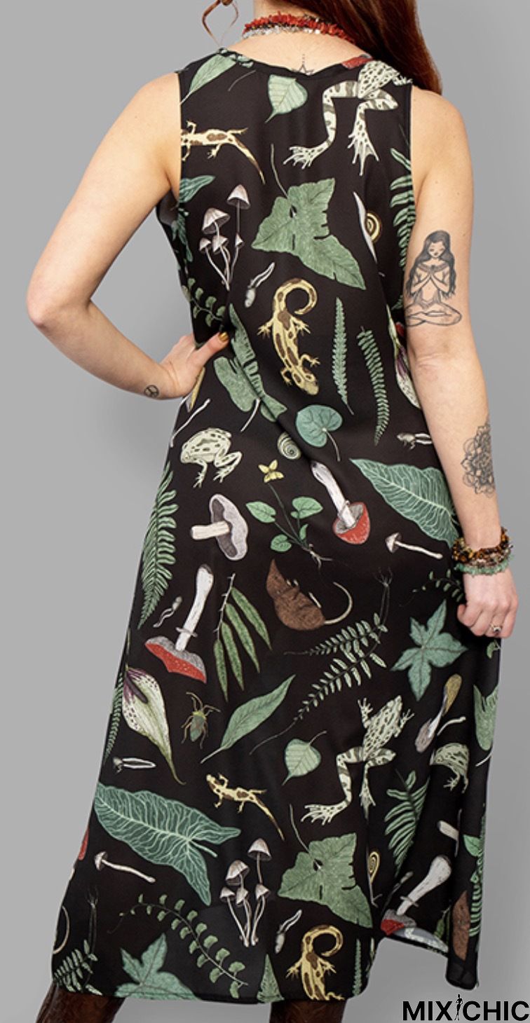 Mori Slim Sleeveless Low Cut Dress