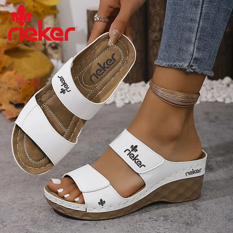 Sand&aacute;ly na kl&iacute;nov&eacute;m podpatku RIEKER s přezkou