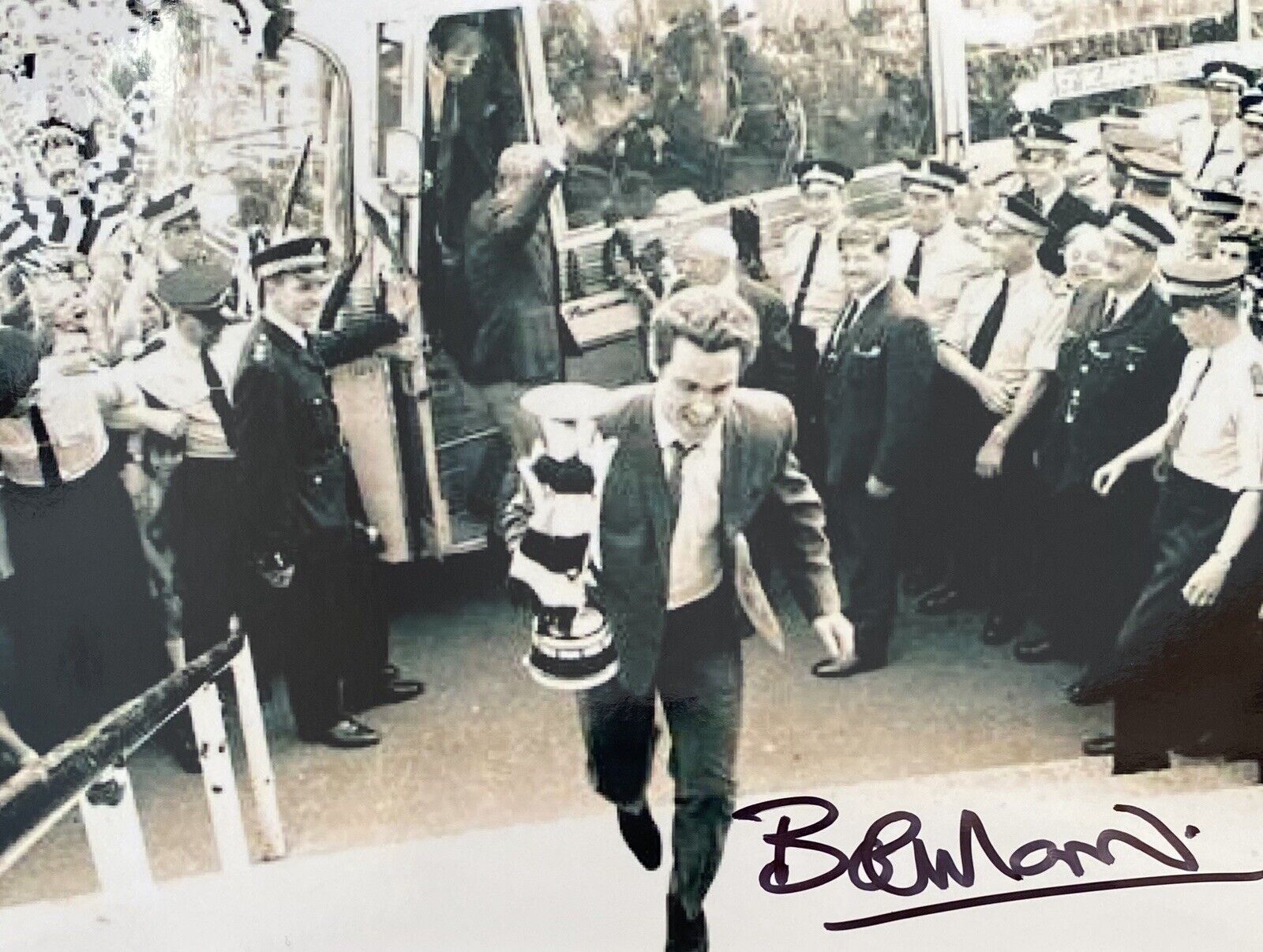 Bob Moncur Genuine Hand Signed Newcastle United 6X4 Photo Poster painting 8